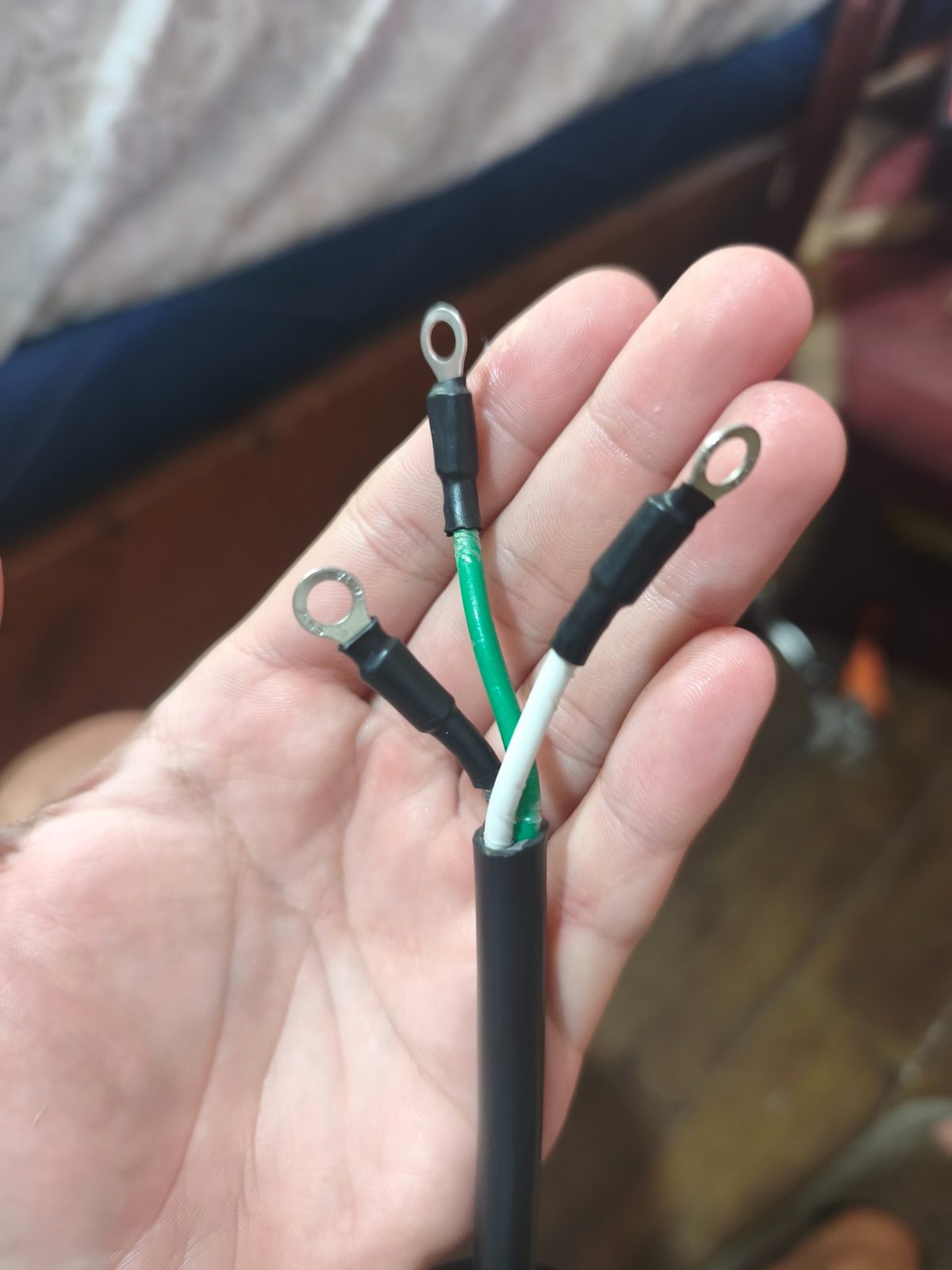 ¿Cansado de técnicos que no responden? Soluciones eléctricas para empresas y condominios 6